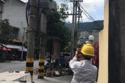 10千伏潭虎線團(tuán)愛1臺(tái)區(qū)變壓器進(jìn)行紅外測溫