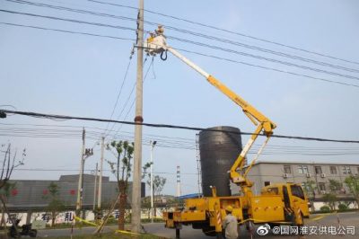 10千伏線路帶電作業(yè)，保障太平紙業(yè)公司夏季可靠供電