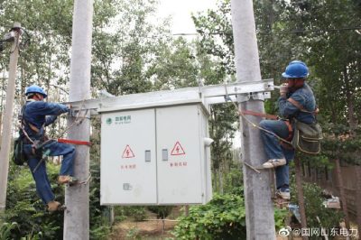 增容新裝200千伏安變壓器1臺、新立電桿5基、架設(shè)絕緣導(dǎo)線400余米