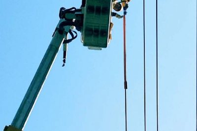 10千伏徐山斗線西范莊支線55號桿帶電T接?xùn)|關(guān)莊南臺，消除線路供電隱患