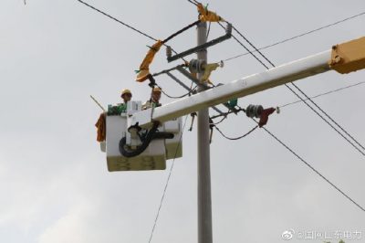 10千伏宋家線104號桿設備線夾發(fā)熱故障，無棣縣供電公司更換線路老舊零件