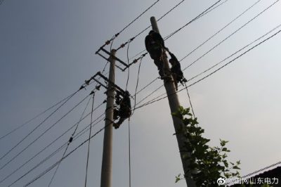 將100千伏安變壓器更換為200千伏安變壓器，提高供電可靠性