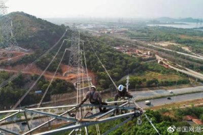 電力“攀登者”，悠悠戰(zhàn)秋涼