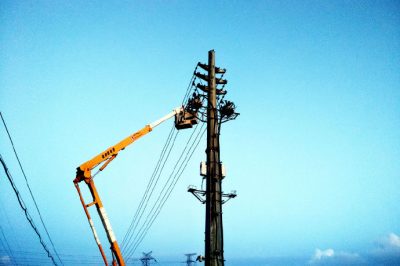 搶修10千伏蔚陽線1號(hào)塔負(fù)荷端三相引線燒損