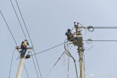 10千伏樹(shù)脂線17支桿后段桿塔進(jìn)行改遷   助力安置房建設(shè)