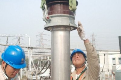 500千伏梅里變進(jìn)行主變套管隱患排除工作