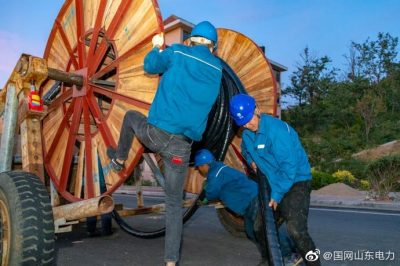 “煤改電”二期工程新建線路進行電纜敷設(shè)作業(yè)