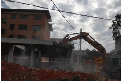 市政府：高壓線下建房，拆！