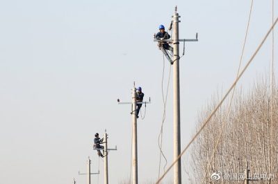 鄒平市供電公司對實(shí)戶農(nóng)支線開展改造工作