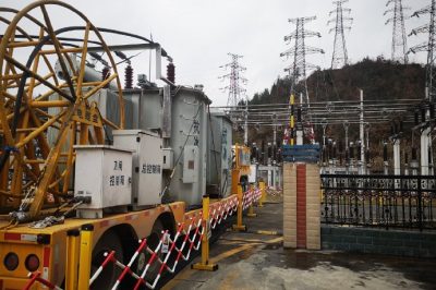 110千伏旗利線高寒覆冰重區(qū)段開展直流融冰演練