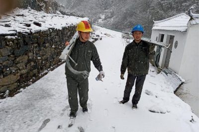 湖北竹山縣得勝鎮(zhèn)八道村因暴雪造成19號電桿斷裂