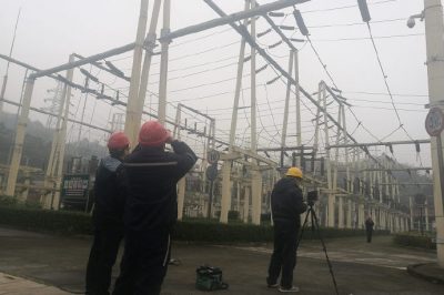 無人機(jī)對110千伏小南海變電站設(shè)備進(jìn)行巡視