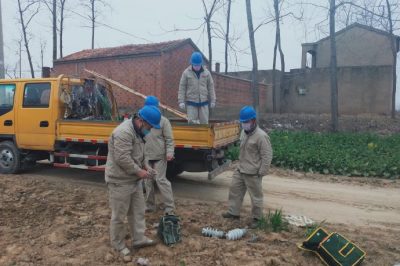 泗陽供電公司開展10K143壩南線夜巡時(shí)