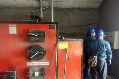 養(yǎng)殖戶故障及時搶修 保障雞苗取暖用電