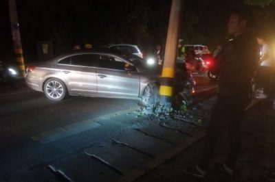 維修被車(chē)撞斷的10千伏線路高樁拉線桿