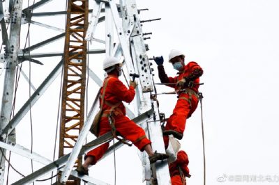 加緊施工，確保鄉(xiāng)鎮(zhèn)電網(wǎng)“強(qiáng)筋壯骨”