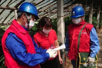 “大姐，大棚中老舊的線路千萬不要觸摸