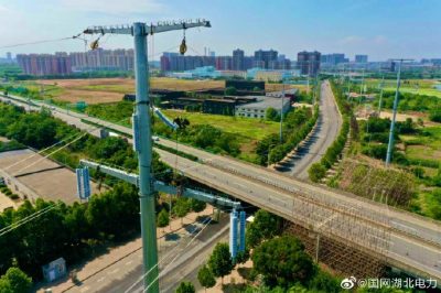 遷改線路，為重點企業(yè)擴建讓道