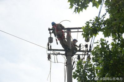 更換絕緣導線，安裝智能開關和斷路器