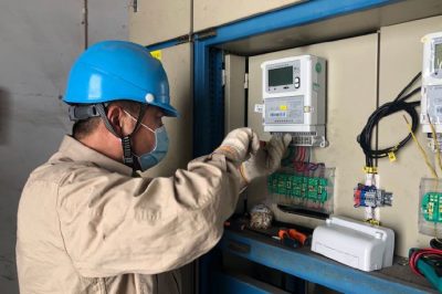 迅速裝表接電，保證工棚用電