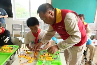 開(kāi)展安全知識(shí)進(jìn)校園、進(jìn)社區(qū)等活動(dòng)12場(chǎng)