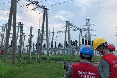 變電“拍了拍”，輸電出動“激光炮”