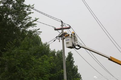 帶電更換電桿跌落開關故障