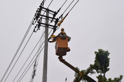 完成帶負荷直線桿改耐張桿并加裝柱上開關的作業(yè)任務