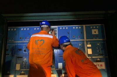 對(duì)10千伏周莊線、10千伏麗都線開(kāi)展夜巡測(cè)溫工作