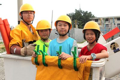 重慶30名兒童畫出心中的國(guó)家電網(wǎng)