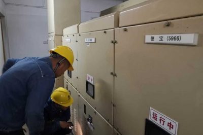 高新供電分公司組織工作人員對轄區(qū)內(nèi)開閉所進行雨天特巡工作