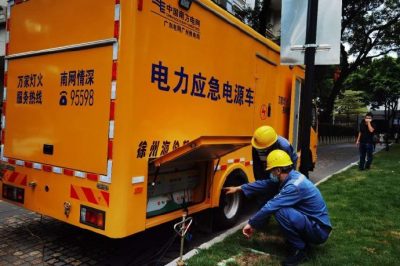 現(xiàn)場檢查供電設(shè)備，為供電電源接入應(yīng)急發(fā)電車