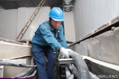 鋪設(shè)高壓電纜2300米，低壓電纜1100米