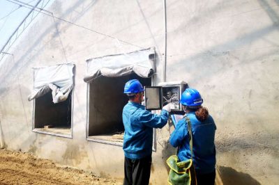 對(duì)12座大棚供電臺(tái)區(qū)線路、用戶側(cè)農(nóng)灌設(shè)備、配電箱等進(jìn)行安全用電“體檢”