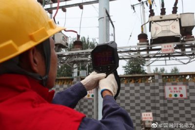 對變電站設備進行全方位排查整改