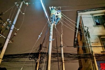 深夜搶修急送電 只為萬家燈火通明