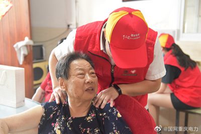 “紅馬甲”走進(jìn)敬老院，傾聽老人心聲