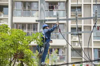 全面整改殘舊老化低壓線路17.59公里，增加用電容量5150千伏安