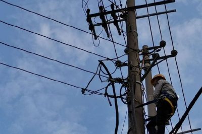 處理10千伏柑集線#0023號桿東江18組公配變低壓出線設(shè)備線路故障