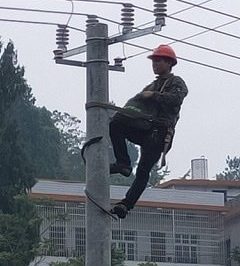 在10千伏法高線新澤#2變臺區(qū)進行負荷調(diào)整及隱患整改工作