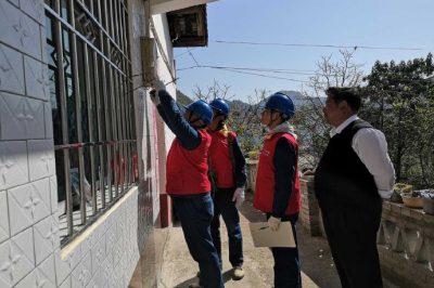 走村入戶對負荷較大的臺區(qū)線路進行巡視