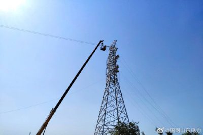 開(kāi)展上林110千伏送出工程D26號(hào)－D32號(hào)段導(dǎo)線架設(shè)