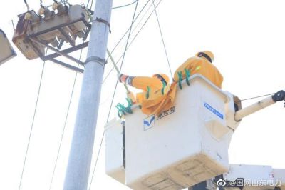 帶電作業(yè)保障居民用電