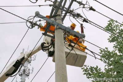 對(duì)10千伏唐開112線178號(hào)桿進(jìn)行帶電斷接耐張引線