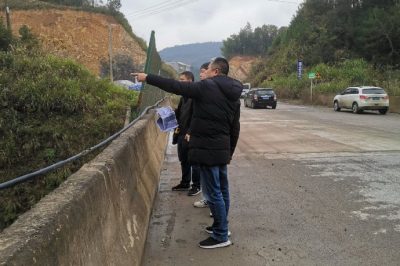 配網(wǎng)設(shè)計(jì)人員奔赴漣源毛交Ⅰ、Ⅱ 線新建工程現(xiàn)場(chǎng)進(jìn)行實(shí)地采點(diǎn)、測(cè)量、收資工作