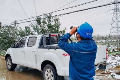 可能造成輸電線路覆冰舞動(dòng)倒塔、斷線、設(shè)備污閃等事故