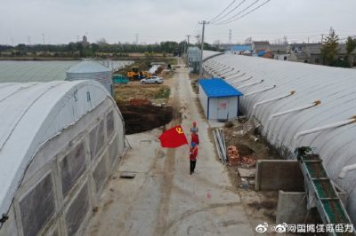 檢查養(yǎng)雞場用電設備，全力做好養(yǎng)殖基地跟蹤服務工作