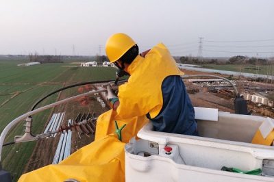 對10千伏劉寨線85號處理線進(jìn)行帶電消缺