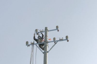 對110千伏淮鎮(zhèn)站10千伏新建線路架設(shè)導(dǎo)線