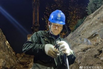 搶修受損電纜，及時(shí)恢復(fù)供電